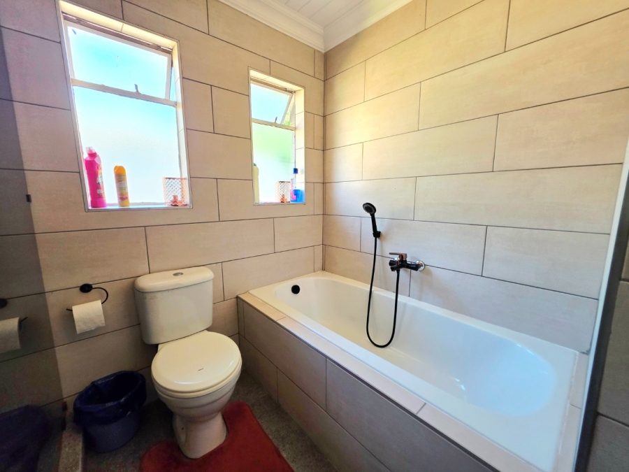 4 Bedroom Property for Sale in Generaal De Wet Free State